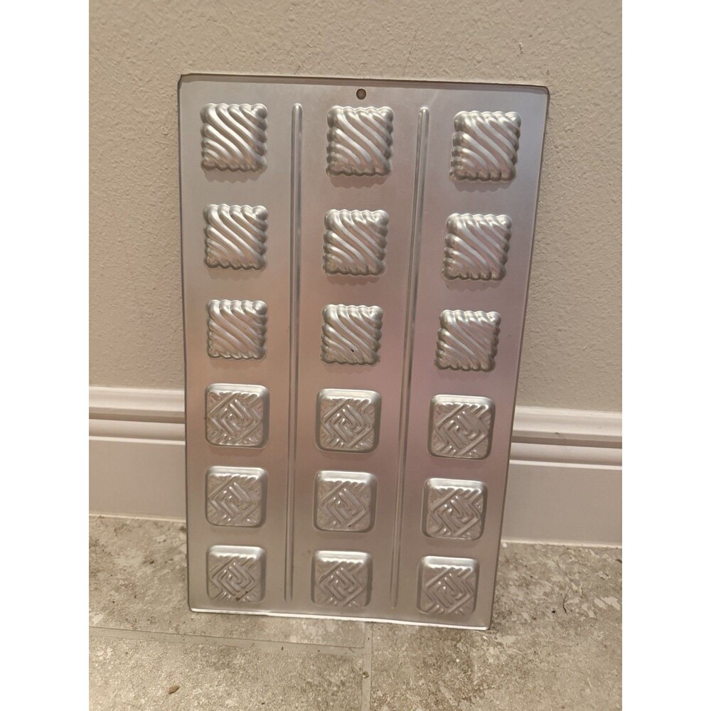 Vintage Wilton chocolate mould perfect for your collection, adorable squares